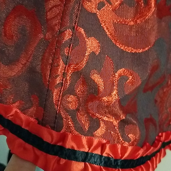 Corset - Picture 6 of 8